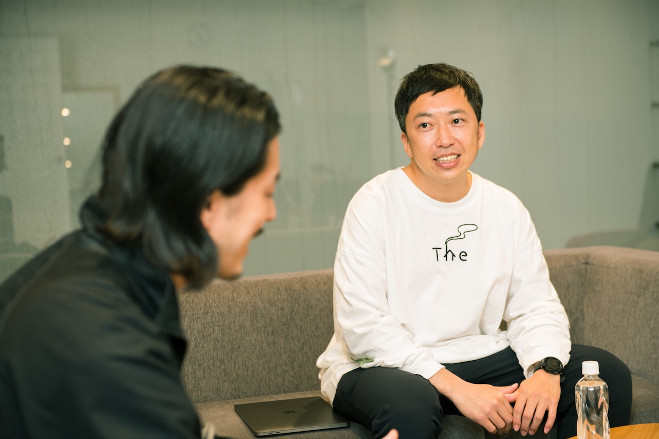 左から松崎崇、宮本浩志。