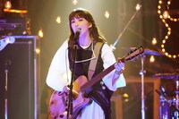 長屋晴子（Vo, G）(c)日本テレビ