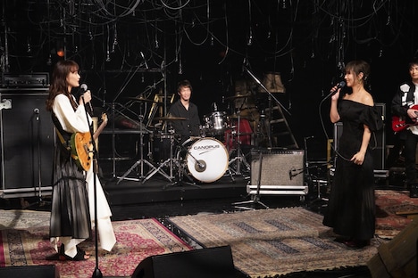 長屋晴子と大塚愛。(c)日本テレビ