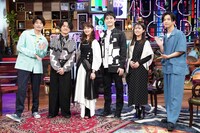 左から田中圭、緑黄色社会、千葉雄大。(c)日本テレビ