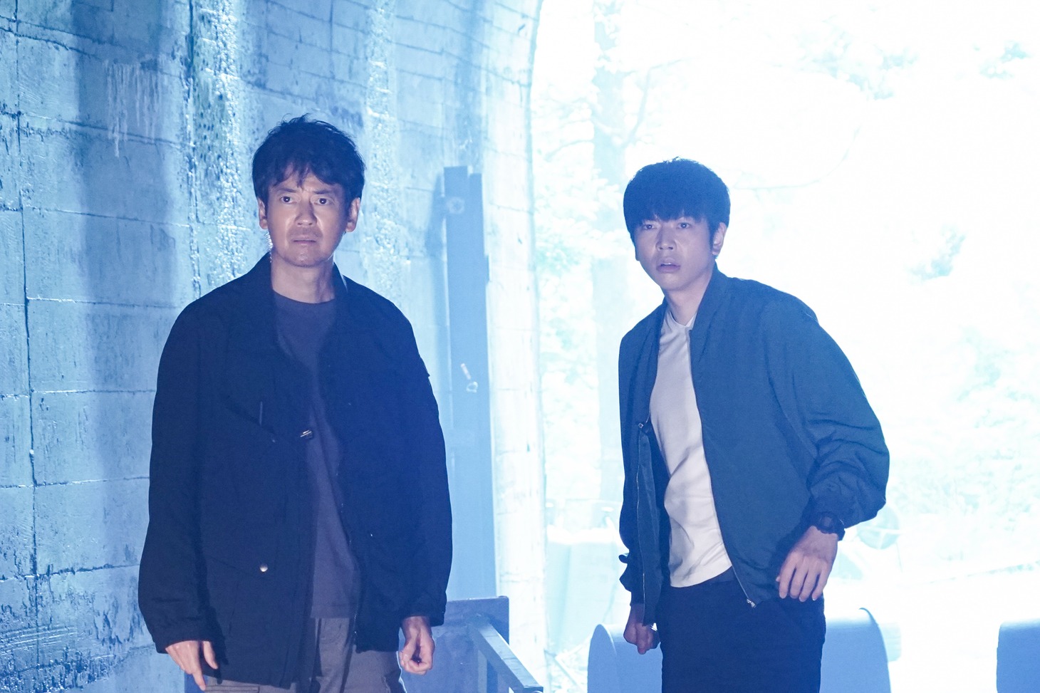 左から唐沢寿明、増田貴久。 (c)日本テレビ