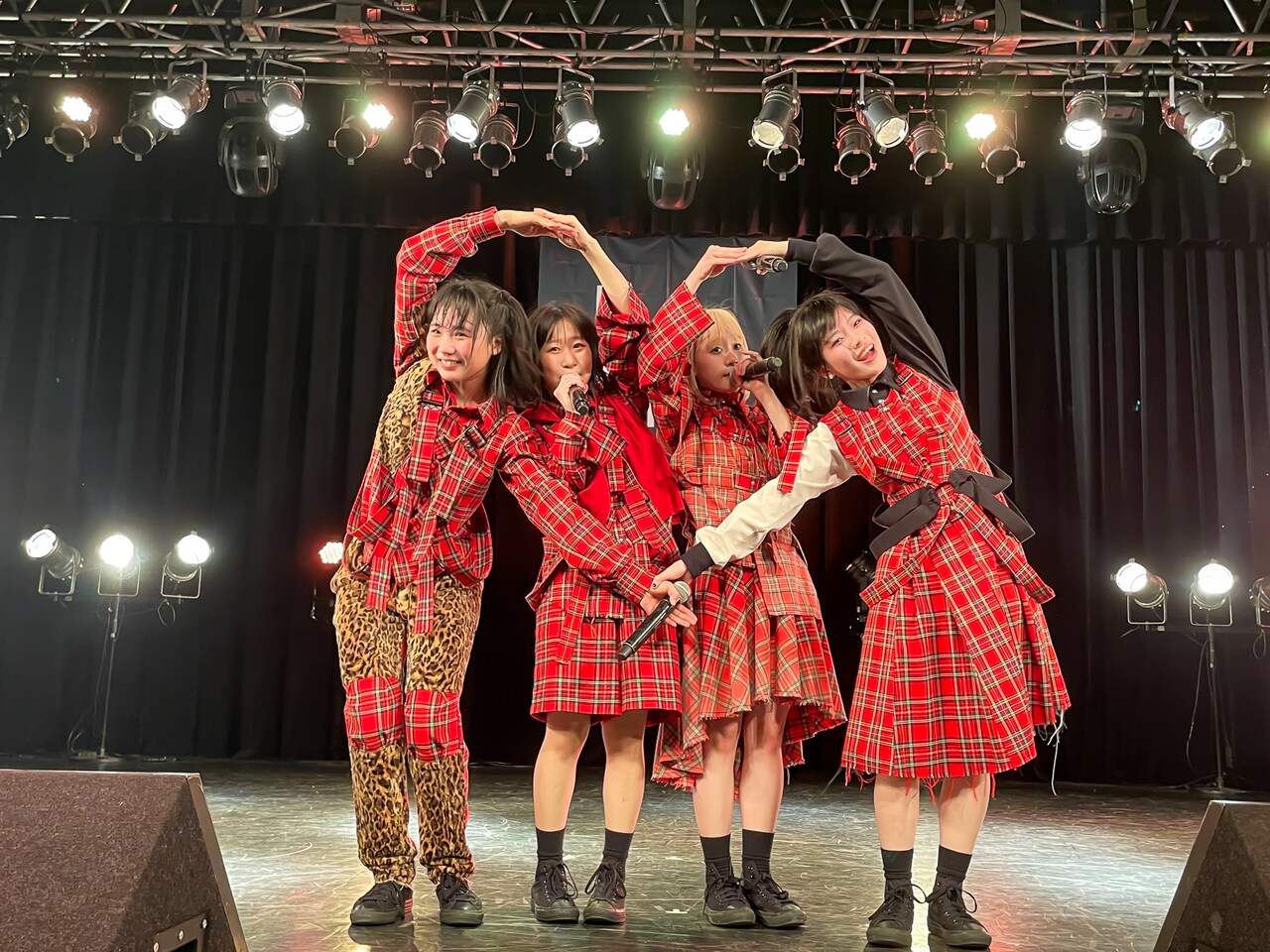 BiSはリリイベでも全力投球！CLUB CITTA'で9曲披露、ネオ・トゥリーズは金髪に