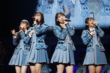 「≠ME 1stコンサート ～初めまして、≠MEです。～」の様子。(c)YOANI/KING RECORDS