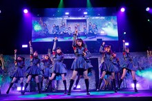 「≠ME 1stコンサート ～初めまして、≠MEです。～」の様子。(c)YOANI/KING RECORDS