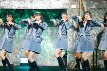 「≠ME 1stコンサート ～初めまして、≠MEです。～」の様子。(c)YOANI/KING RECORDS