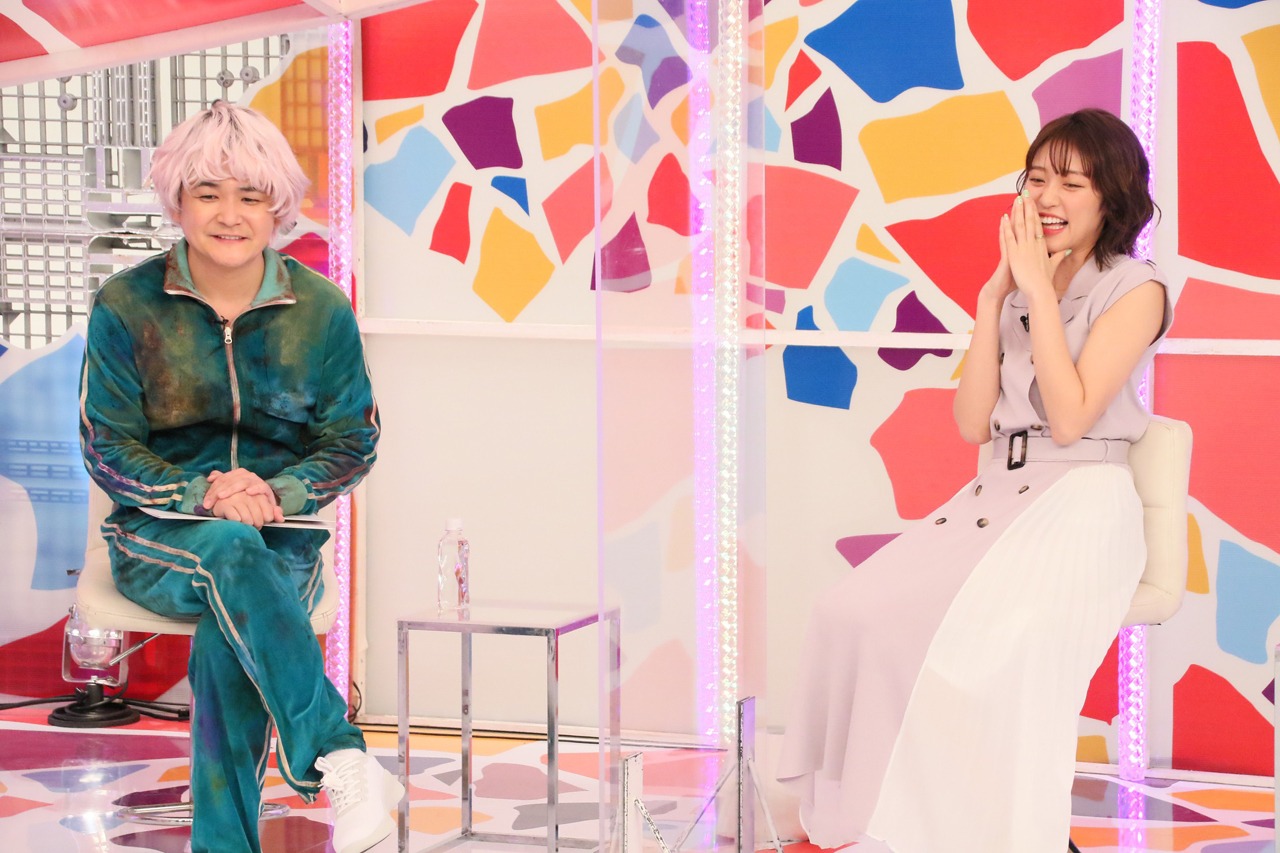 左からノブ、王林。(c)フジテレビ