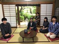 左から崎山蒼志、MONO NO AWARE