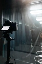 「宇多田ヒカル『PINK BLOOD』EXHIBITION」フォトブース奥に設置されたカメラ。