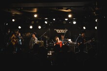 フラワーカンパニーズとヒグチアイ。（撮影：鈴木洋平）