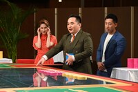 左からファーストサマーウイカ、ミルクボーイ。 (c)読売テレビ