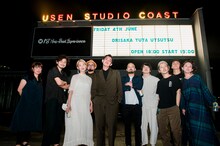 「折坂悠太単独公演2021＜＜＜うつつ＞＞＞」終演後の記念撮影の様子。（Photo by yukitaka amemiya）