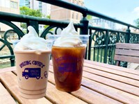 「AMAZINGコーヒーフロート」と「チョコモ～モ～フロート」。