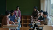 Webムービー「ピノとV6『なかよしって?』」より。