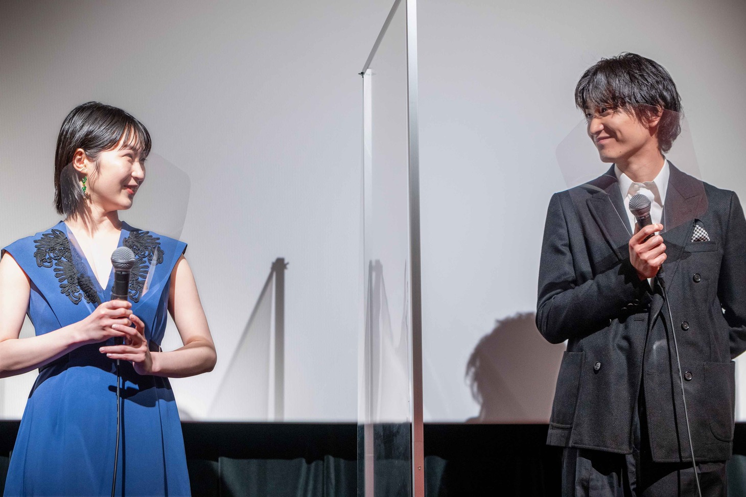 左から石川瑠華、金子大地。(c)2019 オフィスクレッシェンド