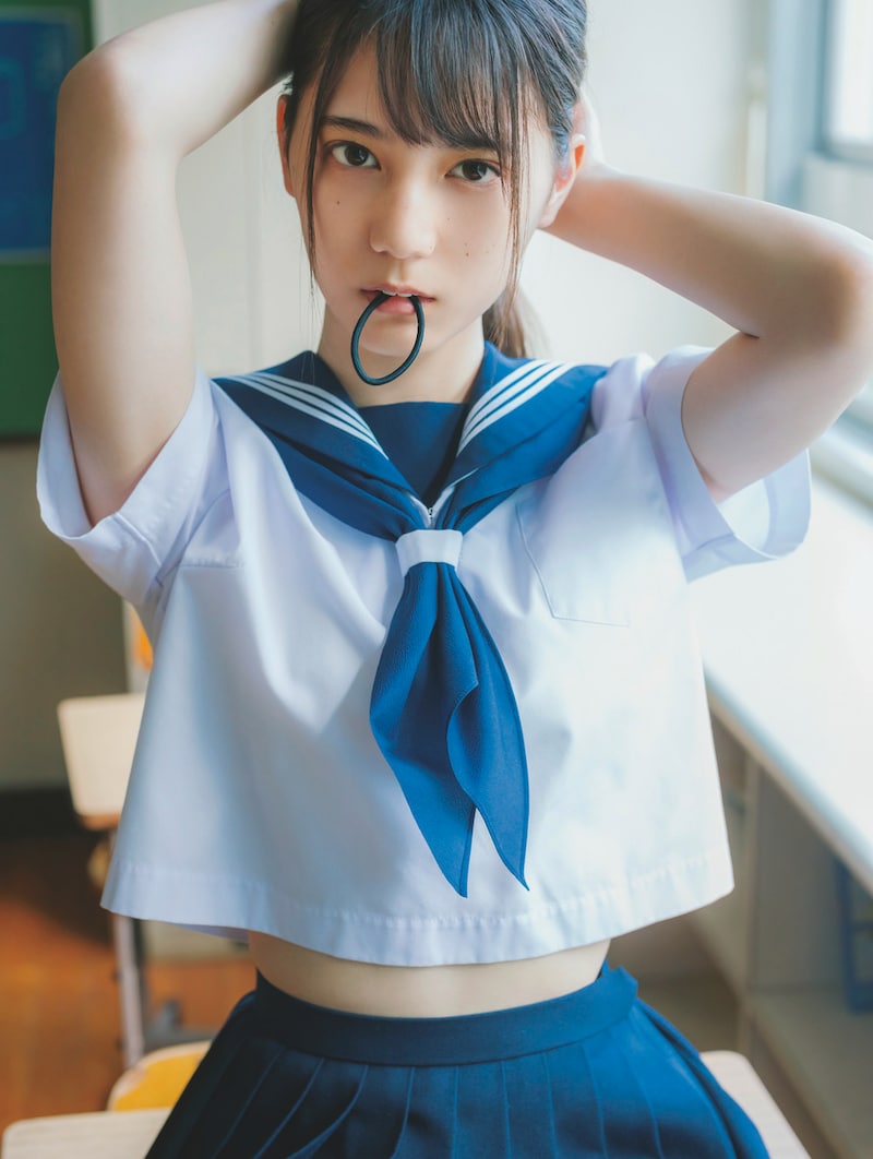 人気画像1位は「日向坂46小坂菜緒の1st写真集は坂道ソロ1st史上最多の初版15万部、新たな制服カット公開」より、小坂菜緒(日向坂46)1st写真集「君は誰?」先行カット(撮影:藤原宏)。