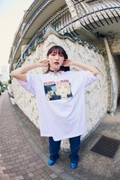 「Ado × 9090 SILENCE or DEATH Tee」着用イメージ