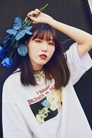 「Ado × 9090 SILENCE or DEATH Tee」着用イメージ