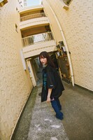 「Ado × 9090 Blue Rose Shirts」着用イメージ