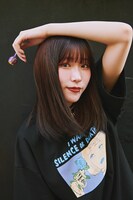 「Ado × 9090 SILENCE or DEATH Tee」着用イメージ