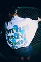 「Ado × 9090 Pretty Girl Tee -Blue Rose-」着用イメージ