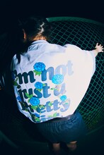 「Ado × 9090 Pretty Girl Tee -Blue Rose-」着用イメージ