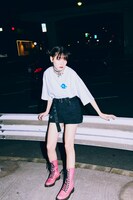 「Ado × 9090 Pretty Girl Tee -Blue Rose-」着用イメージ