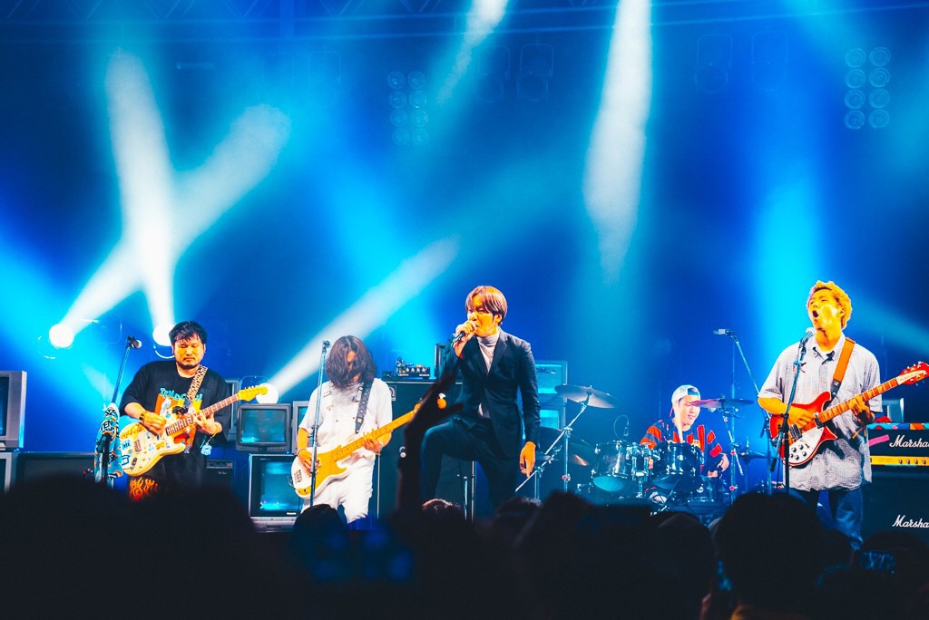 TENDOUJIとROY（THE BAWDIES）。（Photo by MOTO）