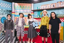 左からハマ・オカモト（OKAMOTO'S）、伊澤一葉（東京事変）、椎名林檎（東京事変）、浮雲（東京事変）、R-指定（Creepy Nuts）。