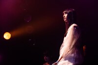 清水理子「あなたへ～This song for you～」の様子。