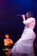 清水理子「あなたへ～This song for you～」の様子。