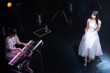 清水理子「あなたへ～This song for you～」の様子。