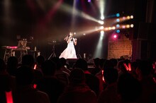 清水理子「あなたへ～This song for you～」の様子。