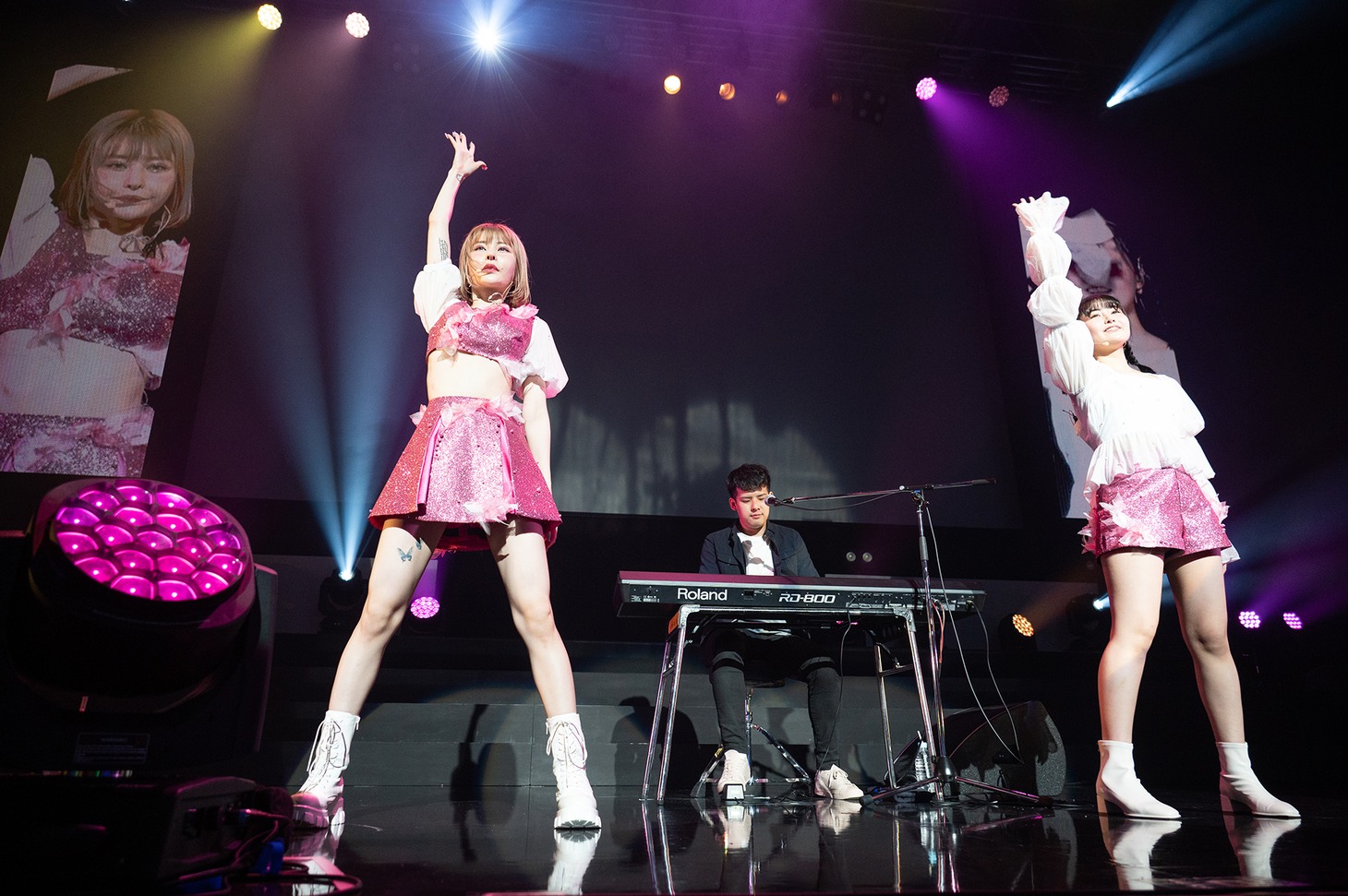 femme fataleとゆゆうたによるコラボの様子。