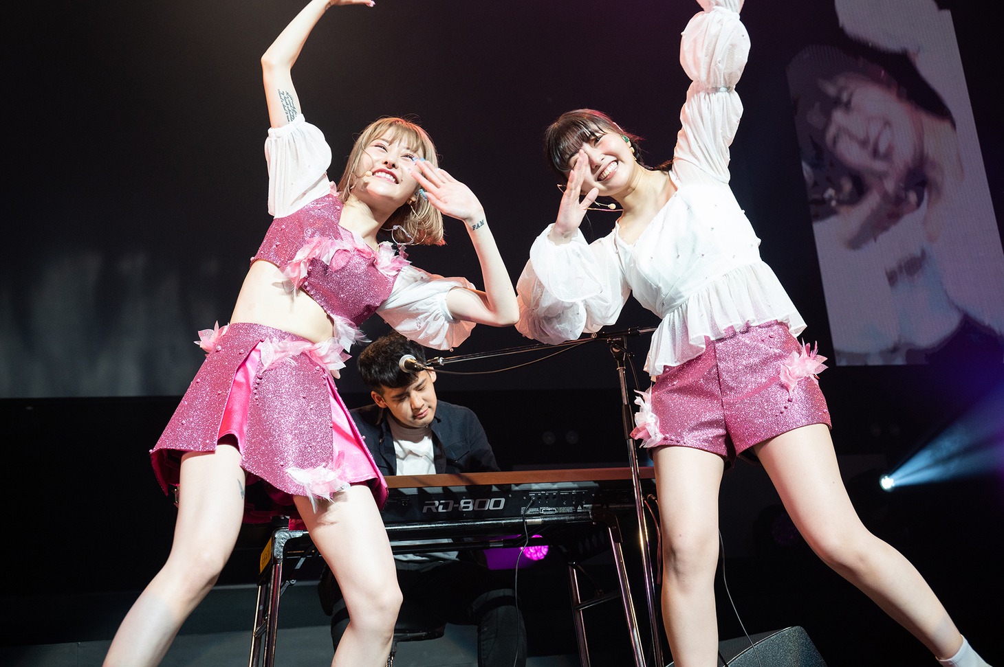 femme fataleとゆゆうたによるコラボの様子。