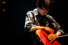 斎藤宏介（Vo, G）（Photo by Viola Kam［V'z Twinkle］）