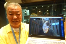 左から福本豊、岸田繁。