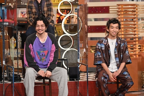 King Gnuの常田大希（Vo, G）と勢喜遊（Dr, Sampler）。(c)テレビ朝日