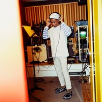 「Crocs × BEAMS Mountain Parka Clog」着用イメージ