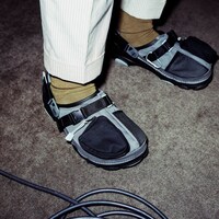 「Crocs × BEAMS Mountain Parka Clog」着用イメージ