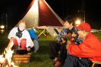 左から木村カエラ、森山直太朗、Bose（スチャダラパー）。