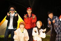 左からレキシ、DJみそしるとMCごはん、Bose（スチャダラパー）、木村カエラ、森山直太朗。