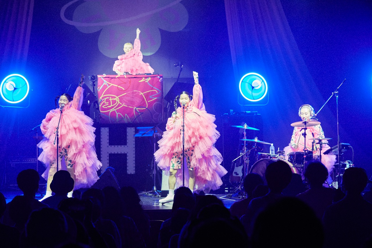 CHAI「WINK TOGETHER TOUR」東京・TSUTAYA O-EAST公演の様子。（撮影：中磯ヨシオ）