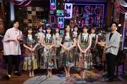 左から田中圭、乃木坂46、千葉雄大。 (c)日本テレビ