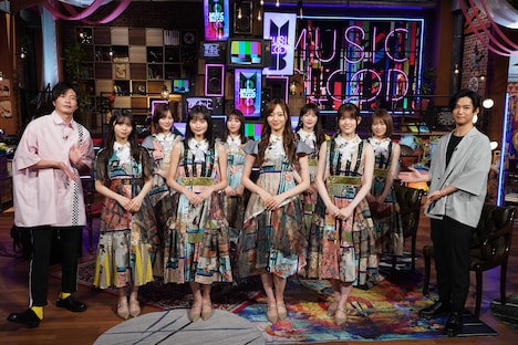 左から田中圭、乃木坂46、千葉雄大。 (c)日本テレビ
