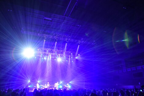 「くるりライブツアー2021」東京・Zepp Haneda（Tokyo）公演の様子。（撮影：岸田哲平）