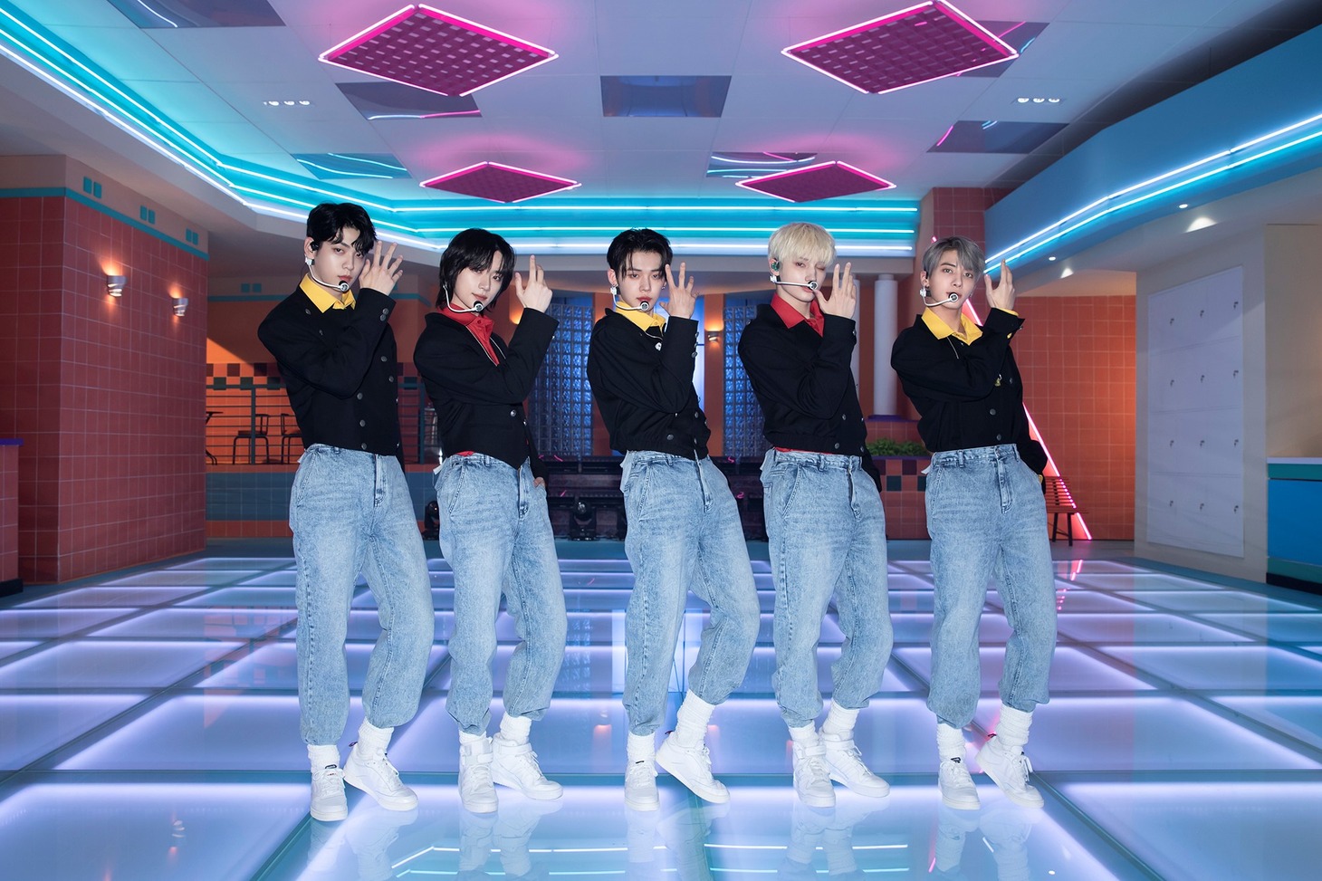 TOMORROW X TOGETHER「Magic」初パフォーマンスより。(c)BIGHIT MUSIC