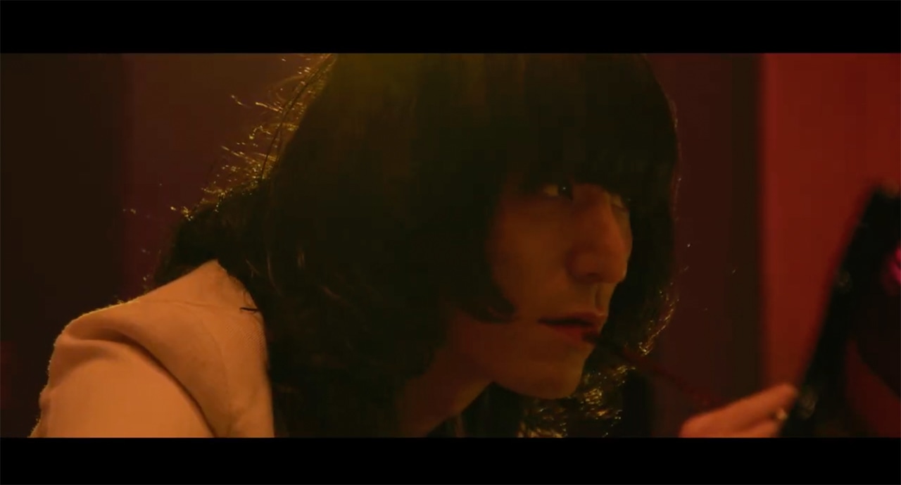 「Tout va mal!」ティザー映像のサムネイル。