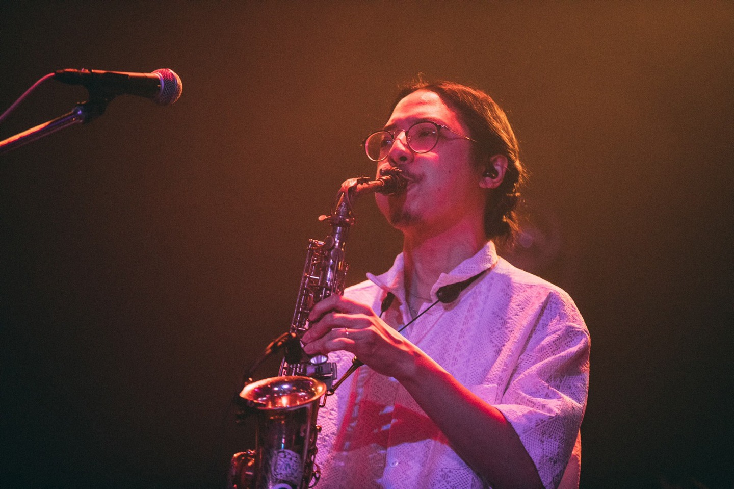 小西遼（Sax, Flute, Syn / CRCK/LCKS）（Photo by Ray Otabe）