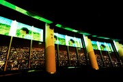 SKYTREE ROUND THEATERで「Pale Blue」MVが上映される様子。
