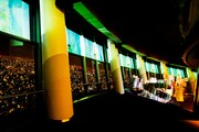 SKYTREE ROUND THEATERで「Pale Blue」MVが上映される様子。